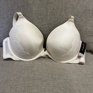 Ambrielle Cream Lace Plunge Bra